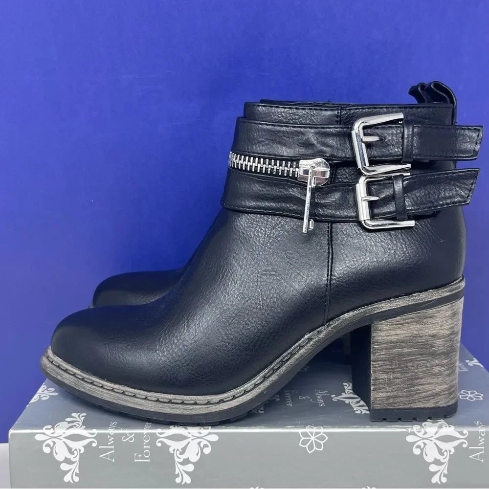 Olivia Miller Baxter Silver Hardware Buckle Zipper Booties NWOB size 7